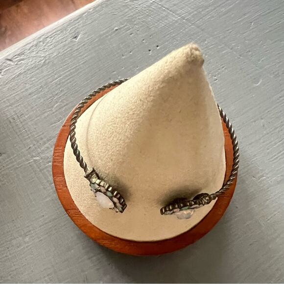 Sabika Like Cuff Bracelet - Picture 6 of 9